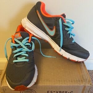 Women Nike Downshifter6 shoes size 8.5